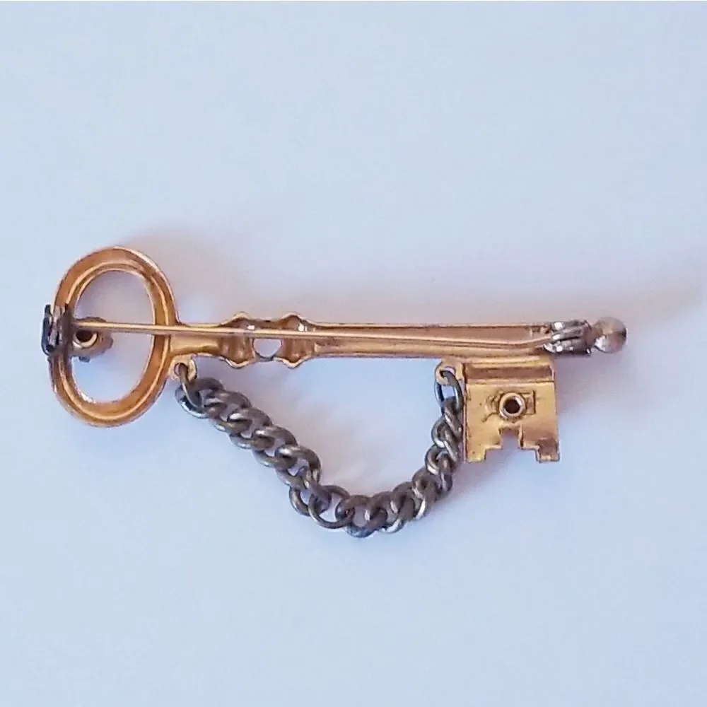 Vintage Coro Pegasus rhinestone chain key brooch